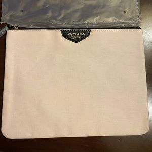 New Victoria’s Secret Pouch